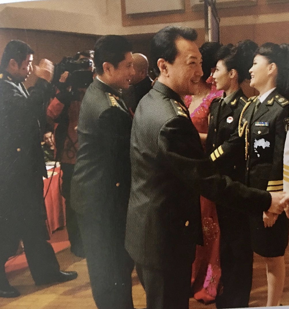 陆军政治部文工团(原北京军区战友文工团)歌唱演员,歌手,代表作品有