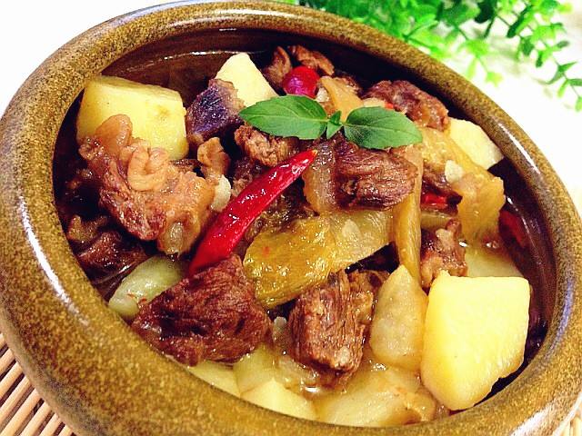  p>山药炖牛肉,即以 a href="#" data-lemmaid="414450">山药 /a>和 a