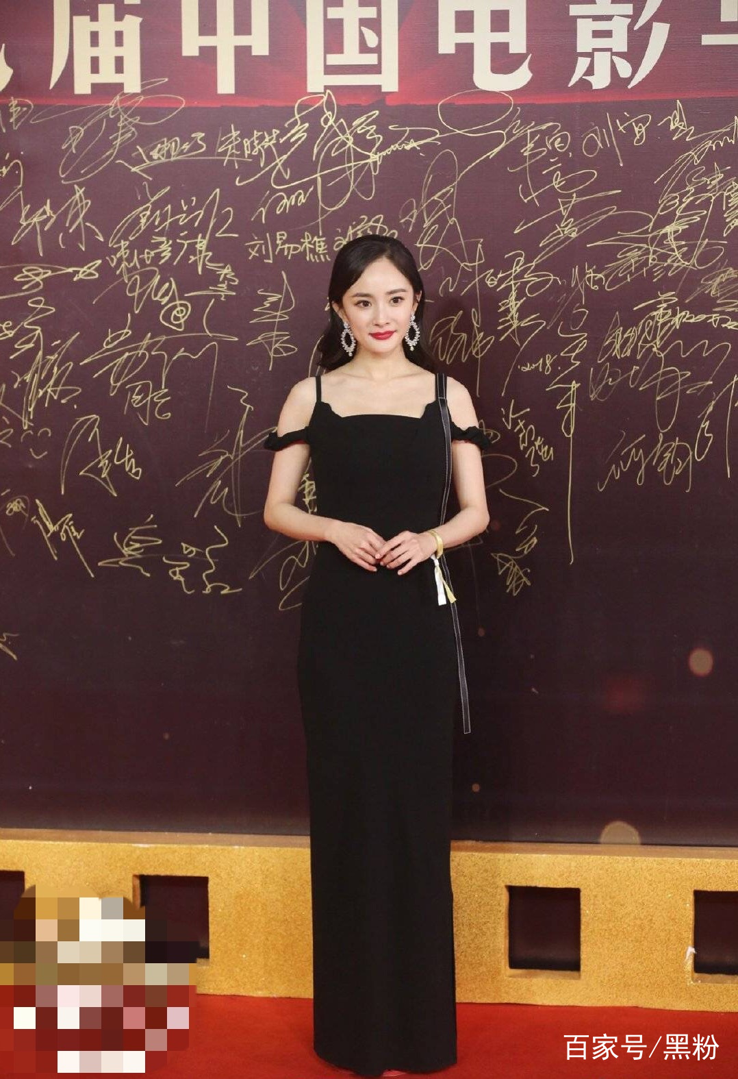 杨幂总被嘲“脸垮了”，幂爸晒女儿旧照证其颜值一直没变_百科TA说