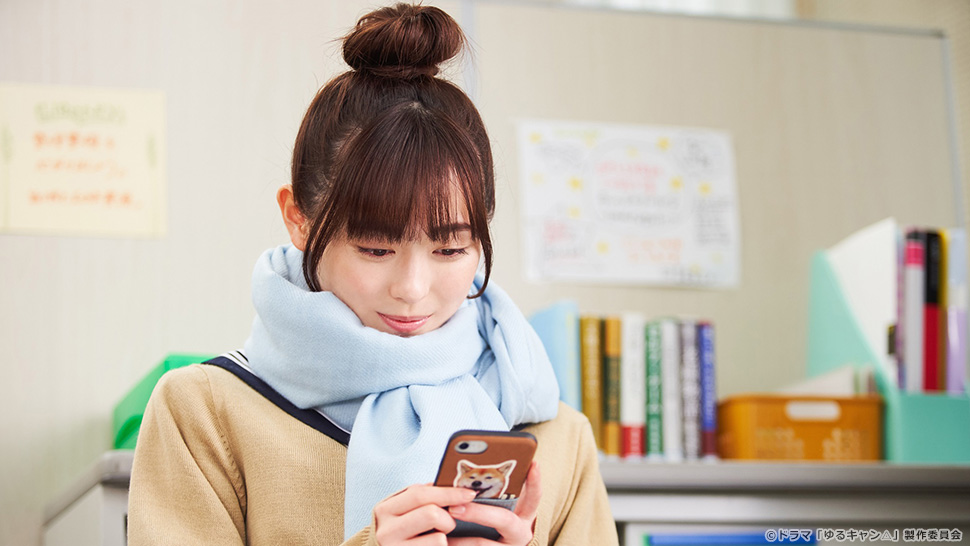 《摇曳露营△》是由 a target="_blank" href="/item/福原遥/7008305"