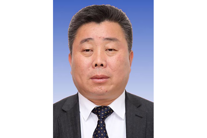 现任莒县教育和体育局党组副书记,总督学,县第一中学党委副书记,校长.