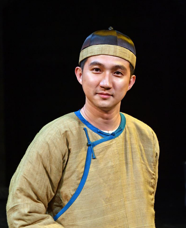  p>叶秋山,2019年唐烨执导话剧《古玩》中角色,由闫巍饰演. /p>