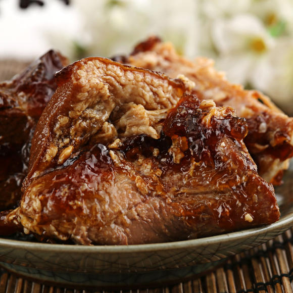  p>枫泾丁蹄制作技艺是上海市金山区的传统烹饪技艺.