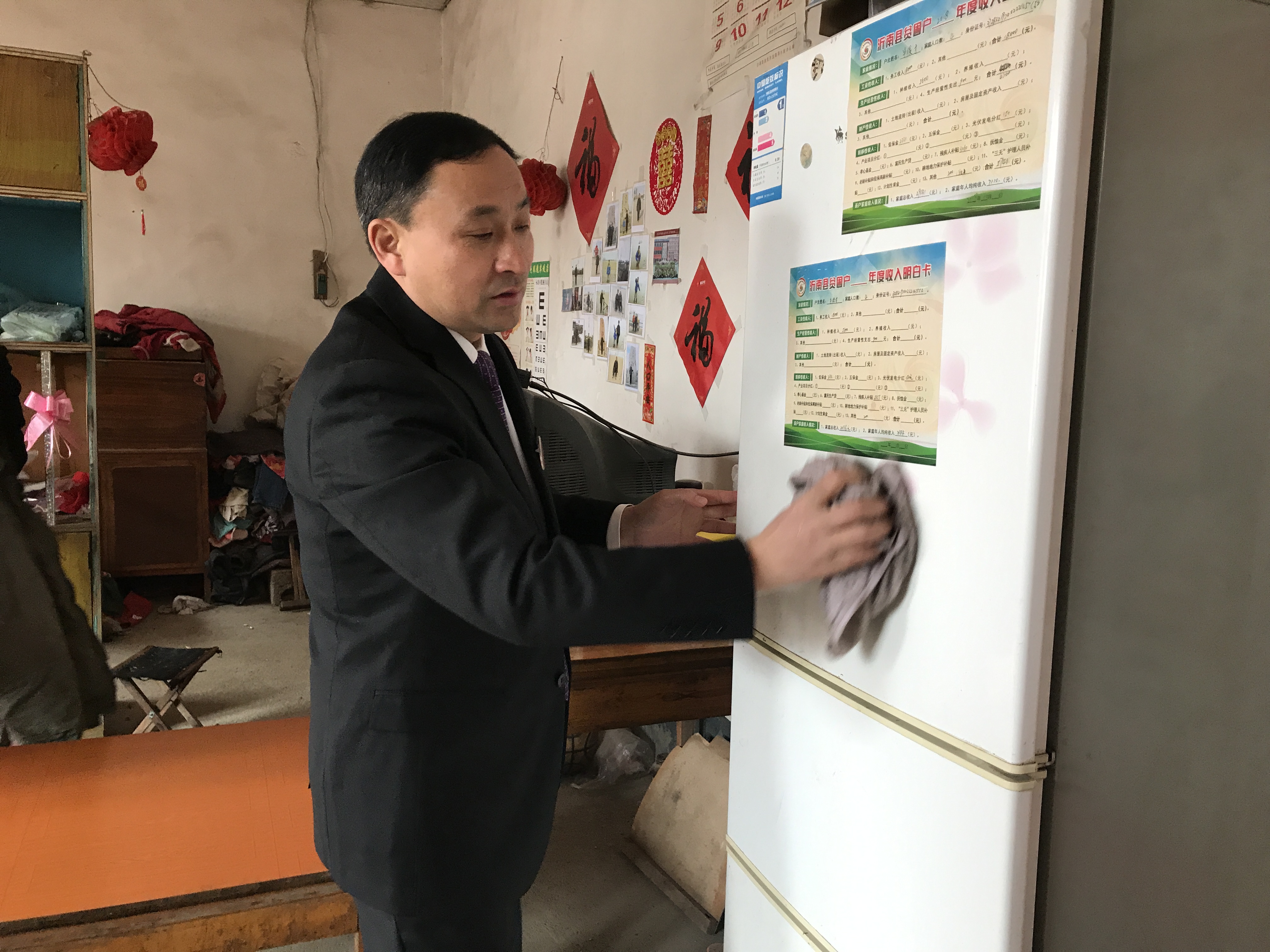 data-id="gnfilapbbm">徐军,男,汉族,中国国籍,1966年12月生,山东兰陵