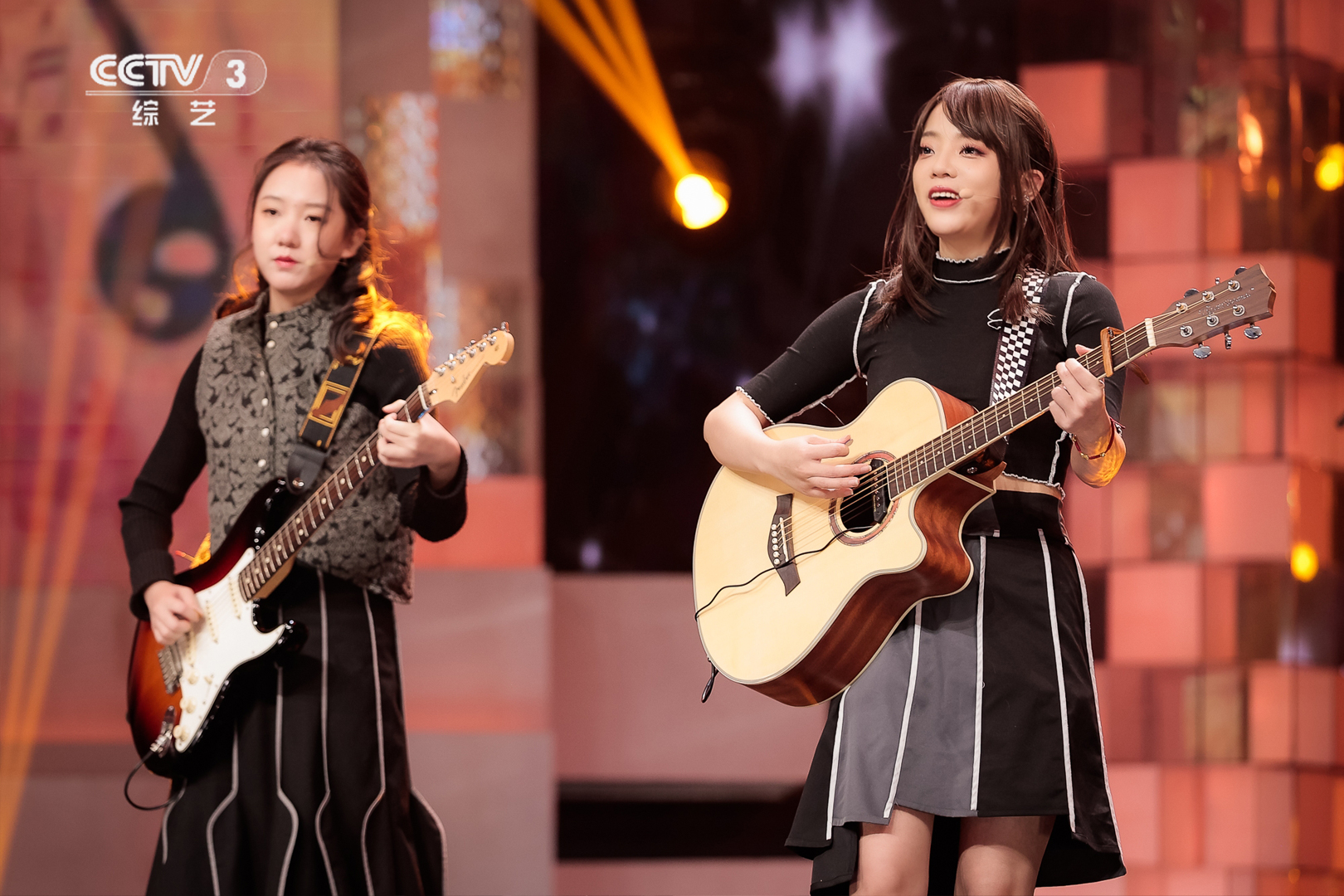  p data-id="2hwpl3kd4fv">梦天使女子乐队,中国内地国风摇滚女子乐队