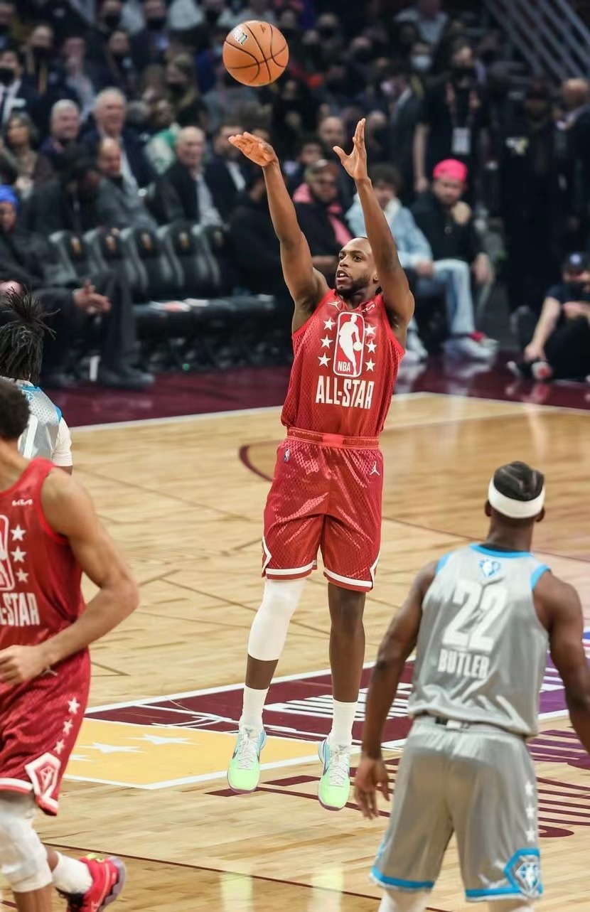  p data-id="gnx2nhu4pt">克里斯·米德尔顿(khris middleton),1991年