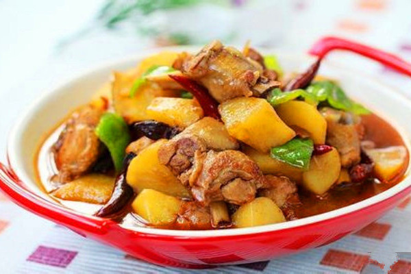 土豆烧鸡肉