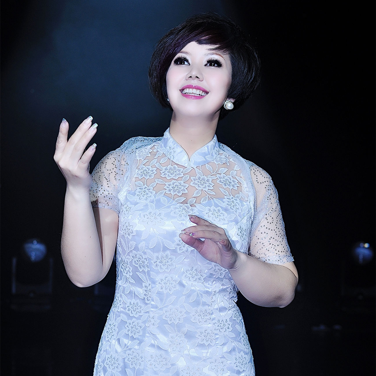 《东方旗袍》是青年作曲家 a target="_blank" href="/item/王利瑶