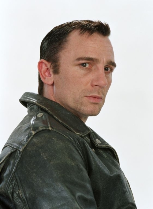  p>丹尼尔·克雷格(daniel craig),1968年3月2日出生于英国英格兰柴郡