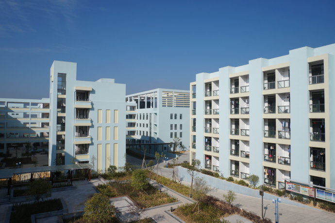  p>泰顺县实验中学位于泰顺县新城区,是泰顺县推进"城乡教育一体化"的