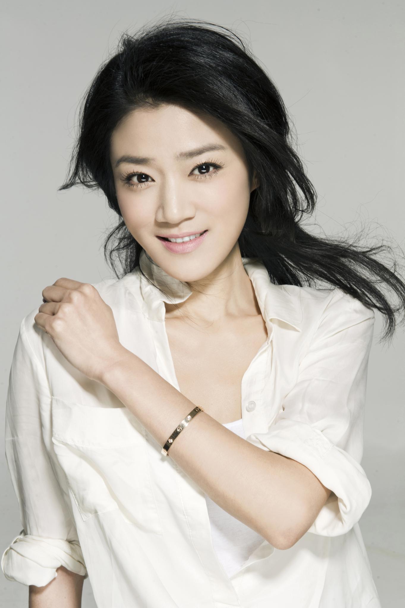  p>滕旋 i>(原名吴腾旋) /i>,1982年2月21日出生于山东省青岛市, a