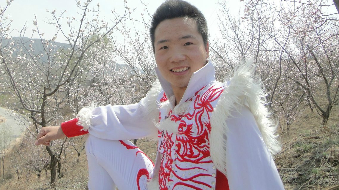  p data-id="gnwkrlv829">野强强,1992年出生,中国内地男歌手,演员.