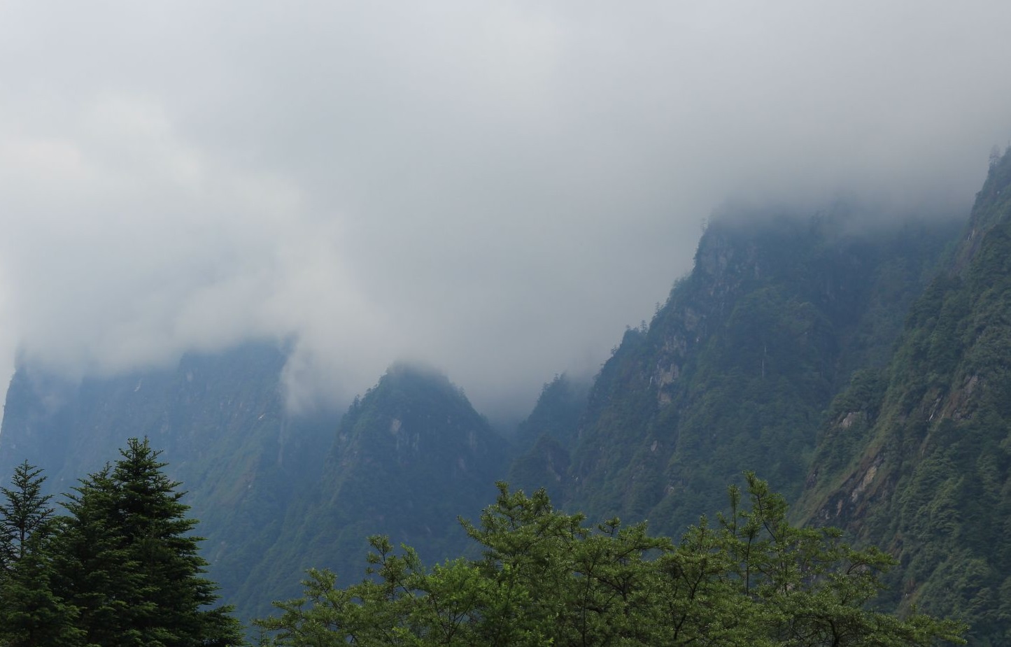 乌什燕子山风景区
