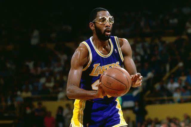  p>詹姆斯·沃西(james worthy),1961年2月27日出生于美国 a href="#"