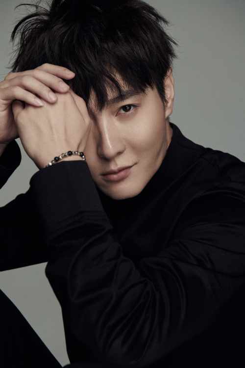  p>李昕亮 ,1988年10月27日出生于陕西省西安市,中国内地男演员,主持