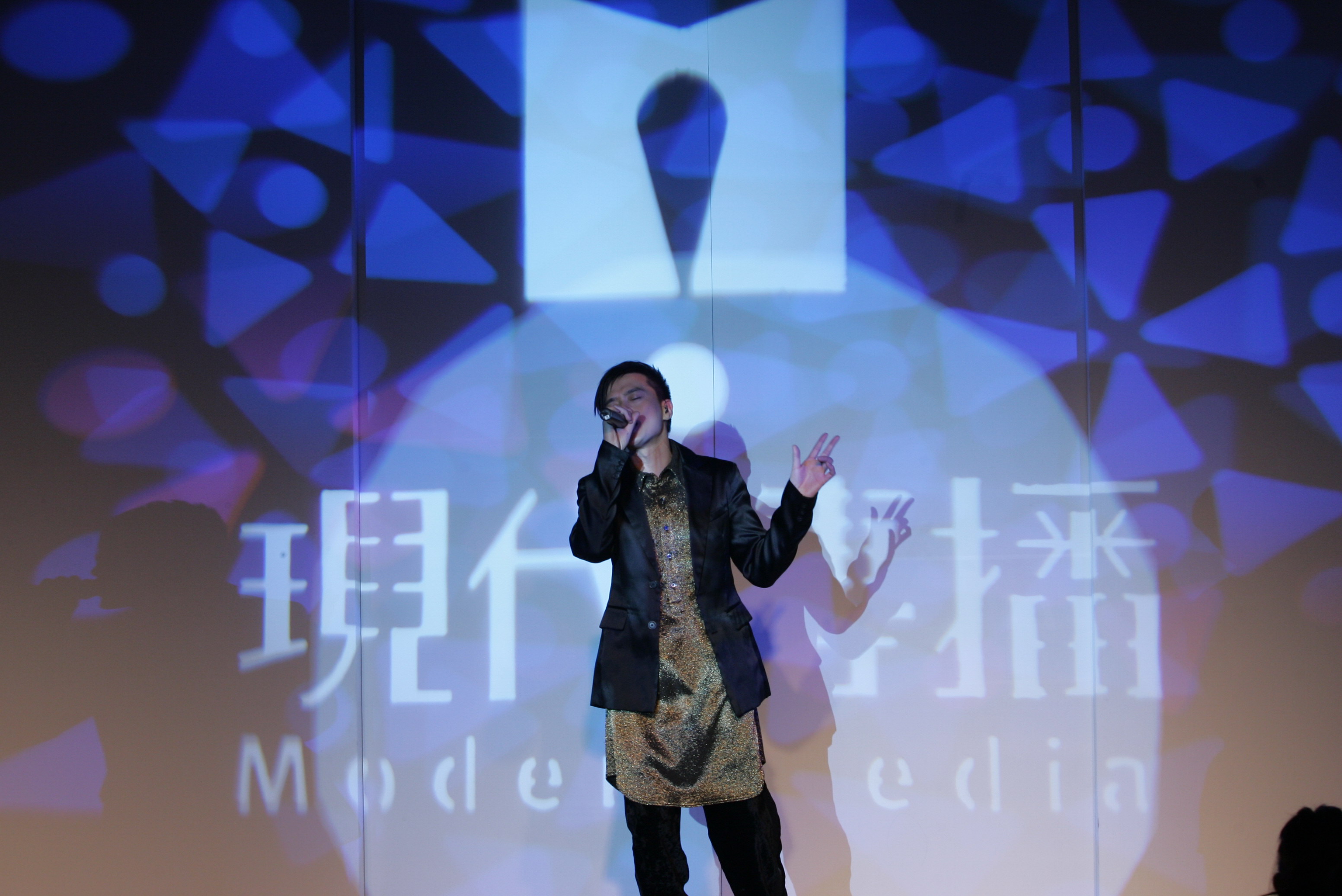 1962年6月16日生于中国 a target="_blank" href="/item/香港/128775"