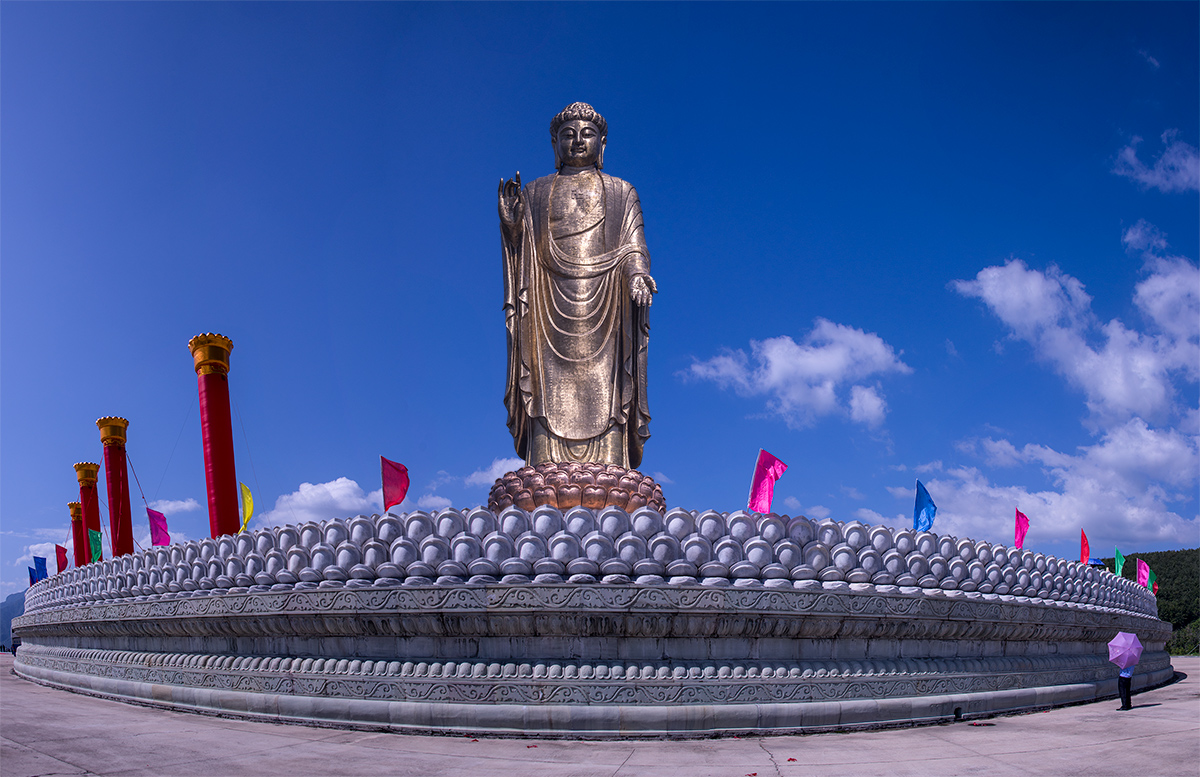  p>尧山,又称石人山,位于河南省平顶山市鲁山县西部,地处伏牛山东段.