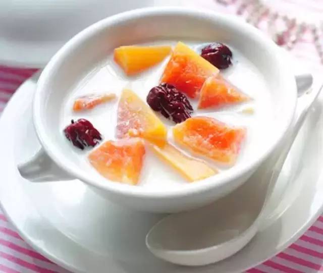 木瓜银耳炖牛奶