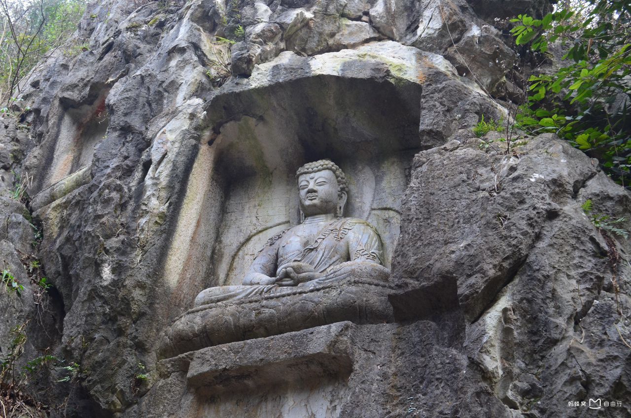  p data-id="gnzl9t8kil">飞来峰,又名灵鹫峰,是一处山峰.