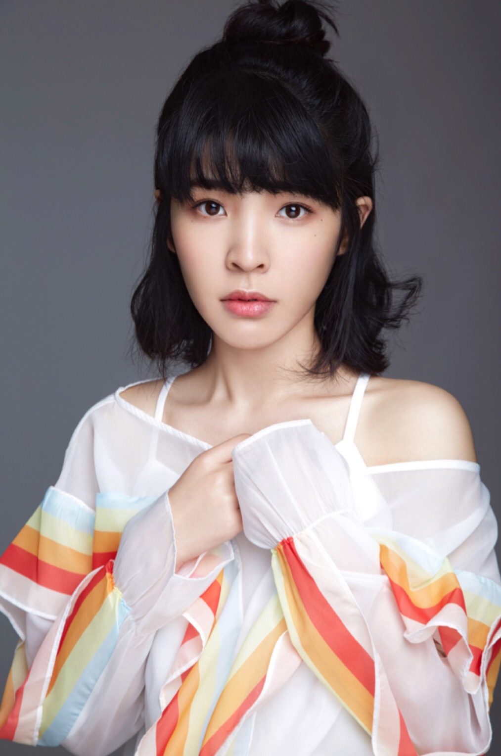  p>龙然,1994年11月20日出生于山西省祁县,中国内地女演员.