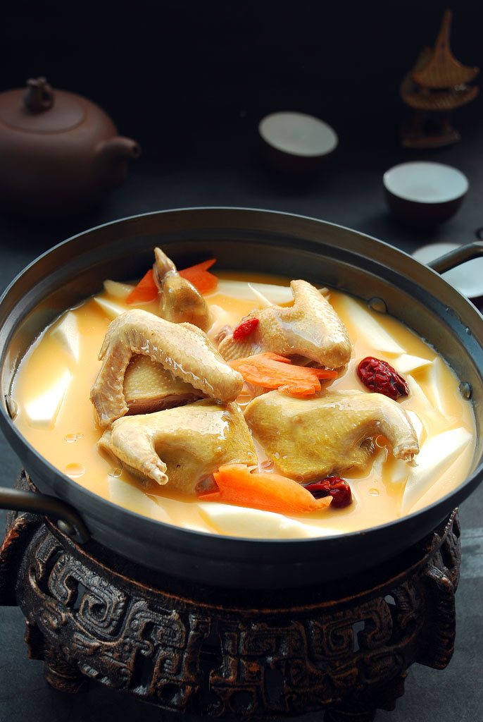 山药核桃炖乳鸽