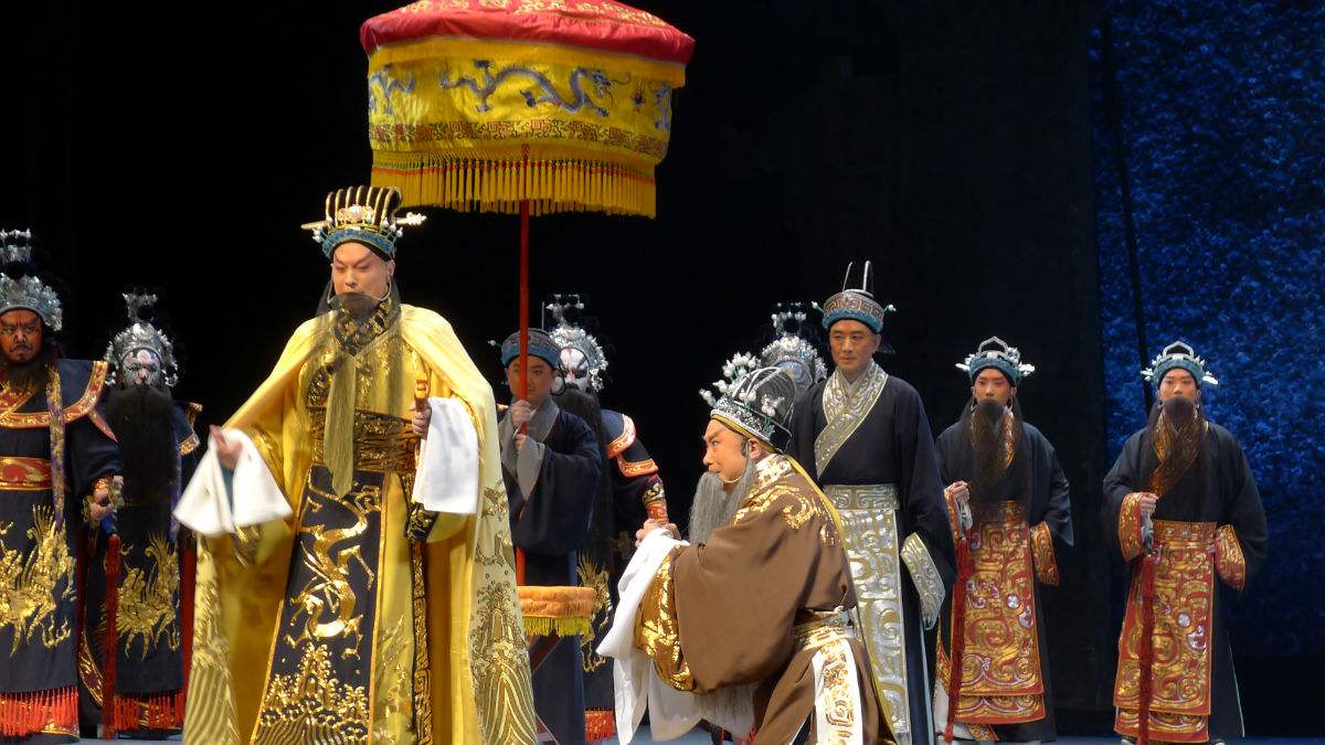 《成败萧何》是 a target="_blank" href="/item/上海京剧院/1443975"