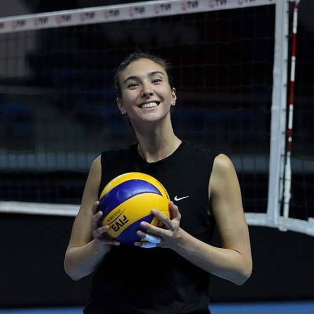 >纳兹·埃德米尔(naz aydemir),1990年8月14日出生于土耳其伊斯坦布尔