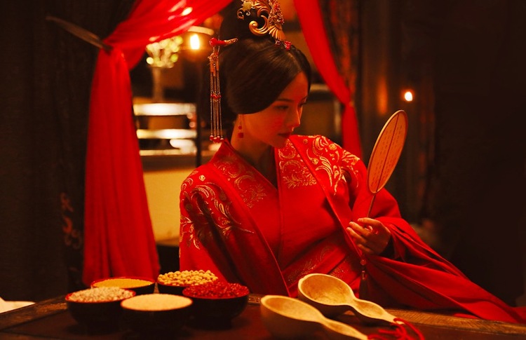  p>文昭甄皇后(183年1月26日—221年8月4日),名不明,相传为 b>甄宓  