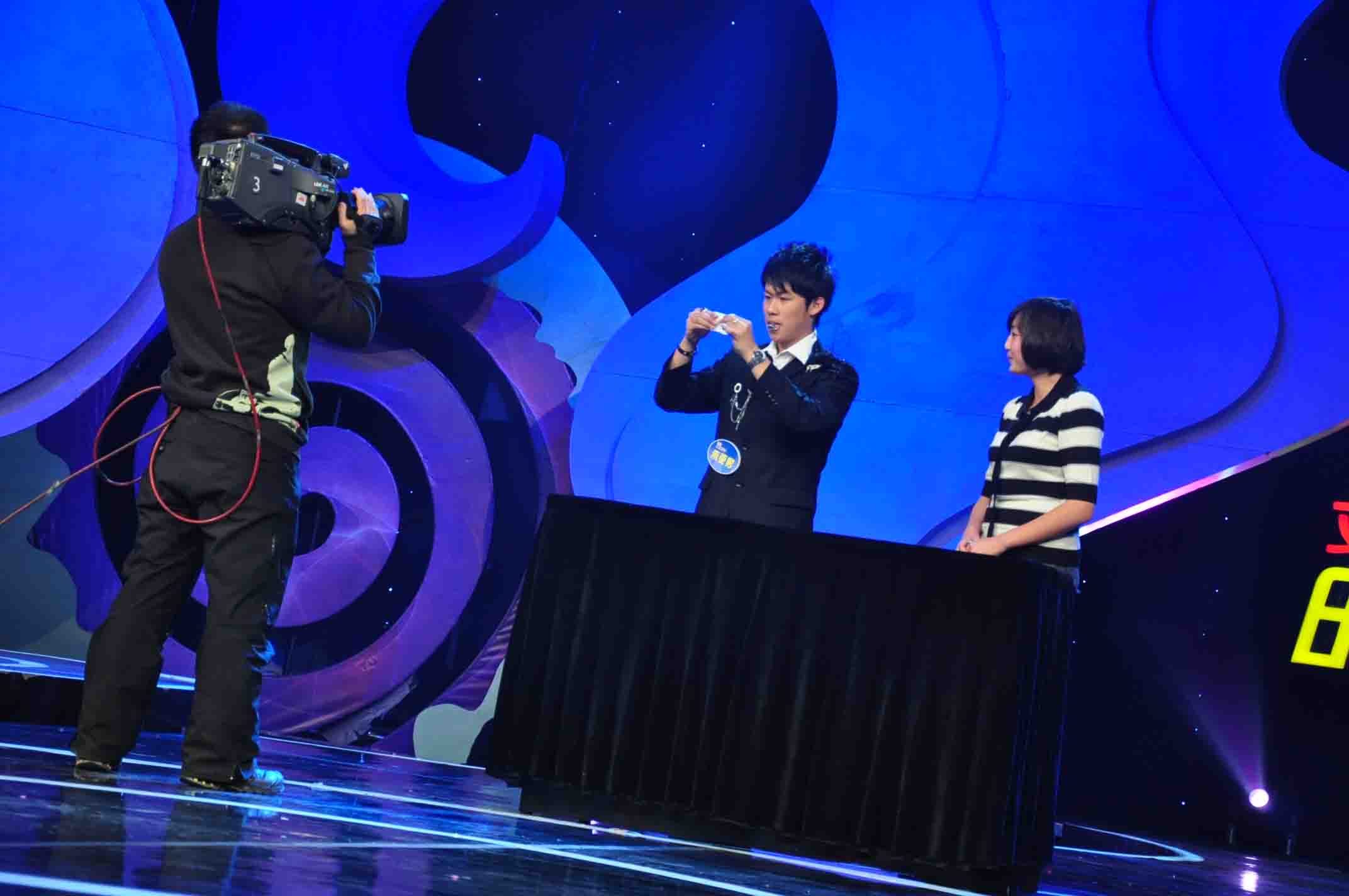 日期: 9月27日 星座:天平座 身高: 180cm 体重: 70kg 生肖: 马 血型