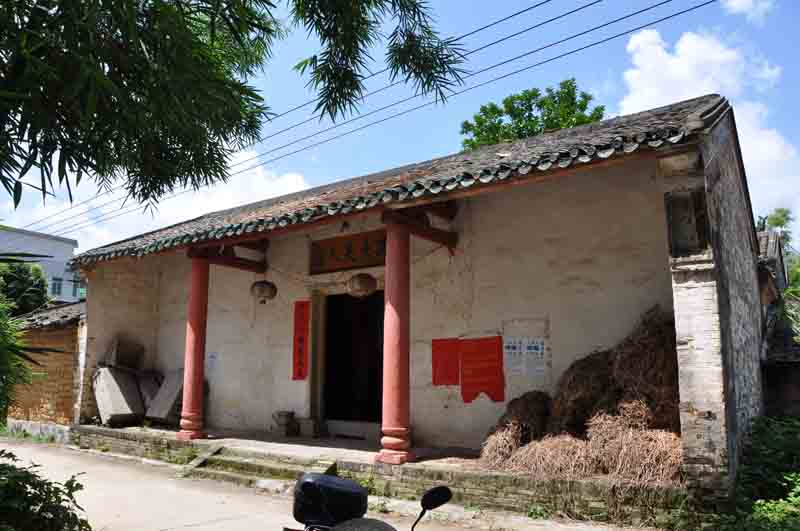  p>著名侨乡水口镇位于信宜市南部,距信宜市区9公里,207国道贯穿南北