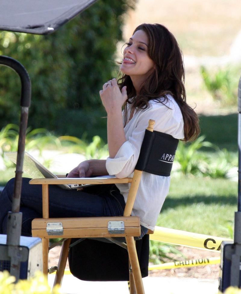  p>阿什丽·格林尼 i>(ashley greene) /i>,1987年2月21日出生于美国