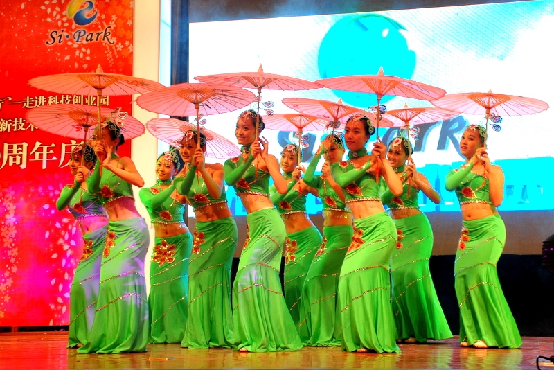  p>傣族传统舞蹈之一,每当 a href="#" data-lemmaid="2400128">傣族