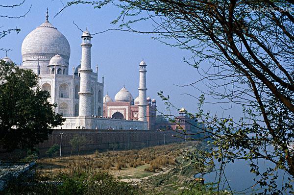  p>亚穆纳河( a target="_blank" href="/item/yamuna">yamuna /a>)是