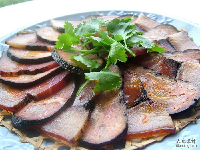 丸子猪血蒸腊肉