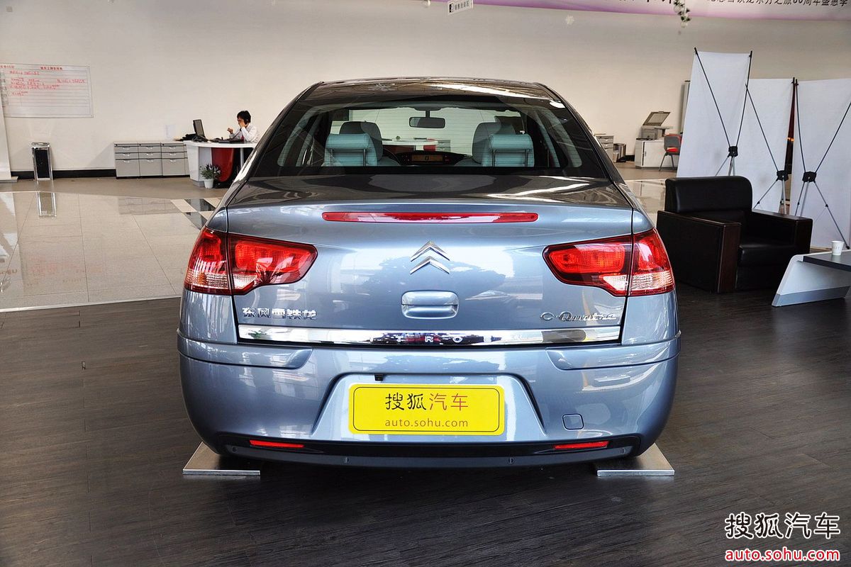  p> a href="#" data-lemmaid="12776532">东风雪铁龙世嘉 /a>流线型