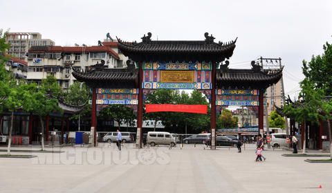  p data-id="gnbl9rktqd">龙江,位于南京市 a target="_blank" href="