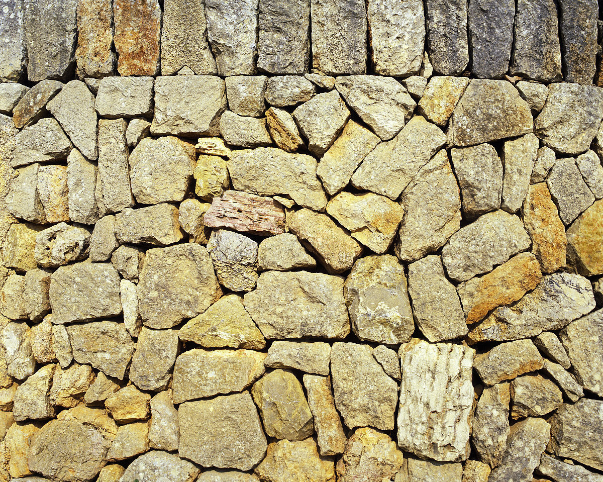  p>干砌石是不用胶结材料的块石砌体.