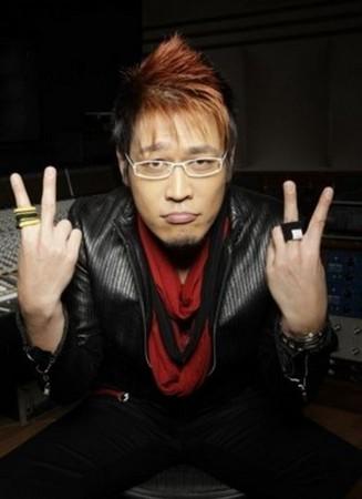  p>古坂和仁(ピコ太郎),1973年7月17日出生于青森县青森市,日本男歌手