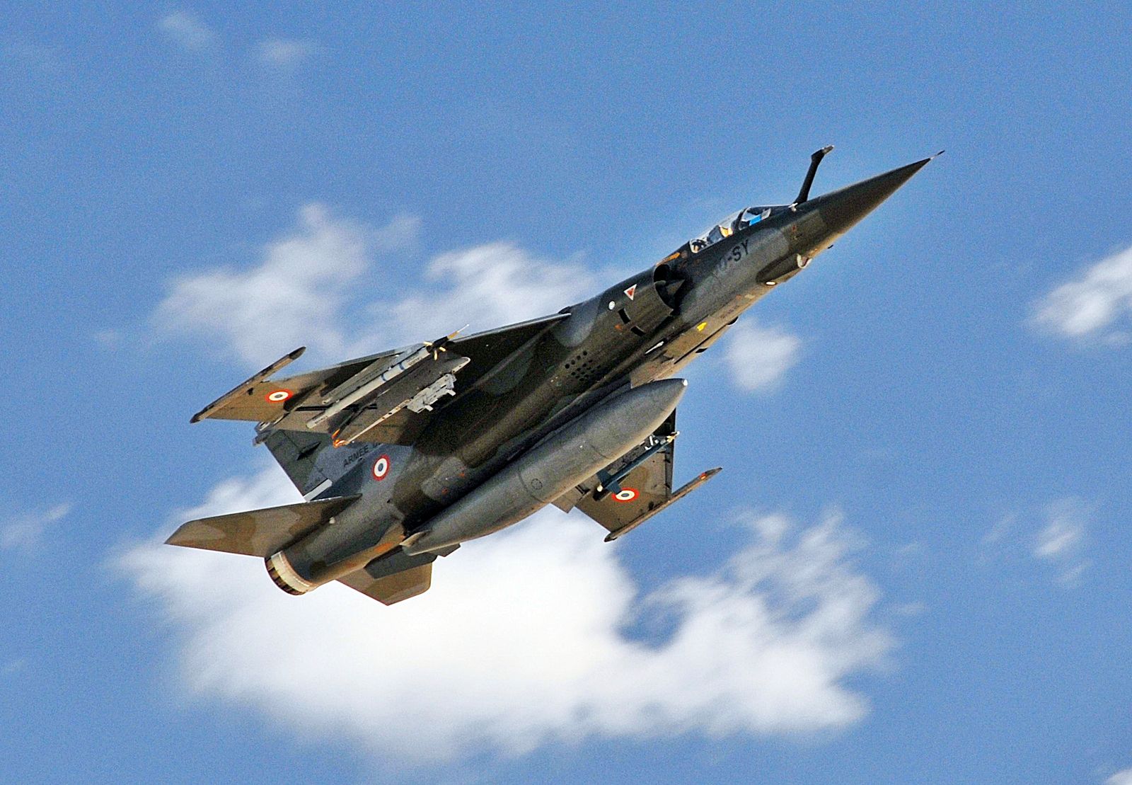  p>幻影f-1战斗机(英文:mirage f-1,通称:达索幻影f-1战斗机)由法国