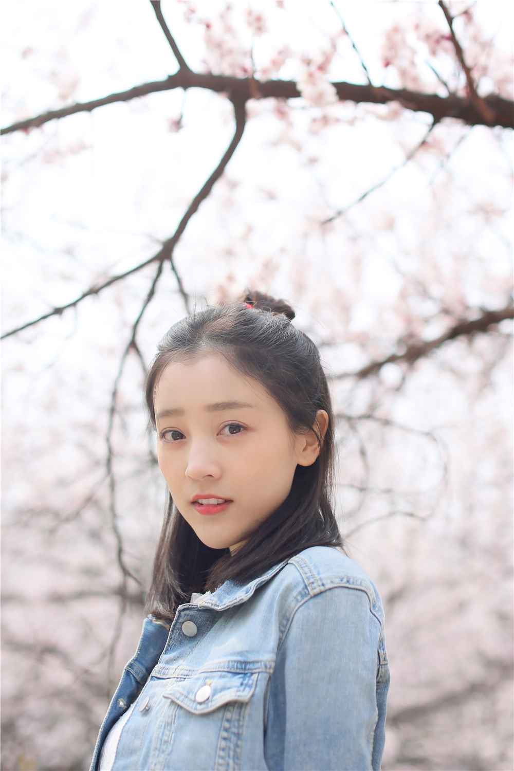 id="gnx2qpxkjc">何花,5月19日出生于湖北省十堰市,中国内地女演 