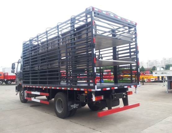 装牲畜部分可加装隔板分层,装运牛,马等大牲畜时