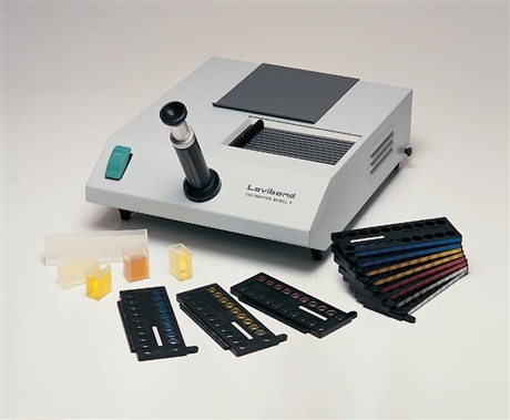 光程的液态油脂进行分析,采用自动仪器设备测定动植物油脂lovibond