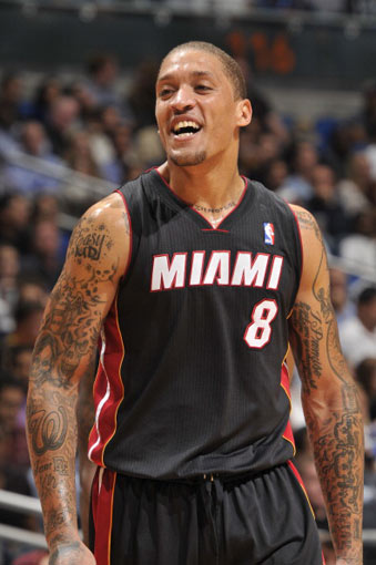  p data-id="gntrcy962q">迈克尔·比斯利(michael beasley),1989年1