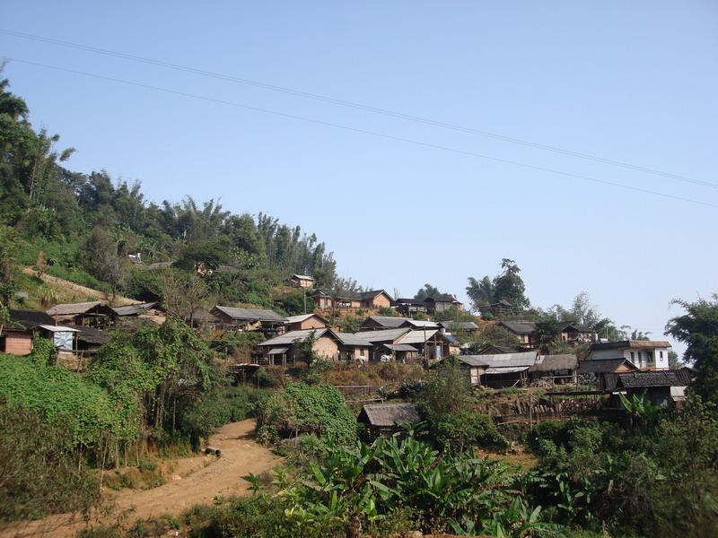  p>小糯有上寨村隶属于云南省西双版纳勐海县勐宋乡糯有村委会,该村