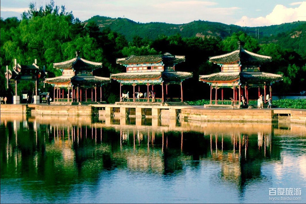  p>水心榭在避暑山庄东宫之北.是宫殿区与湖区的重要通道. /p>