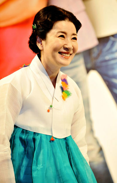 月16日),又名金子玉,出生于釜山,汉阳大学戏剧电影科退学,韩国女演员