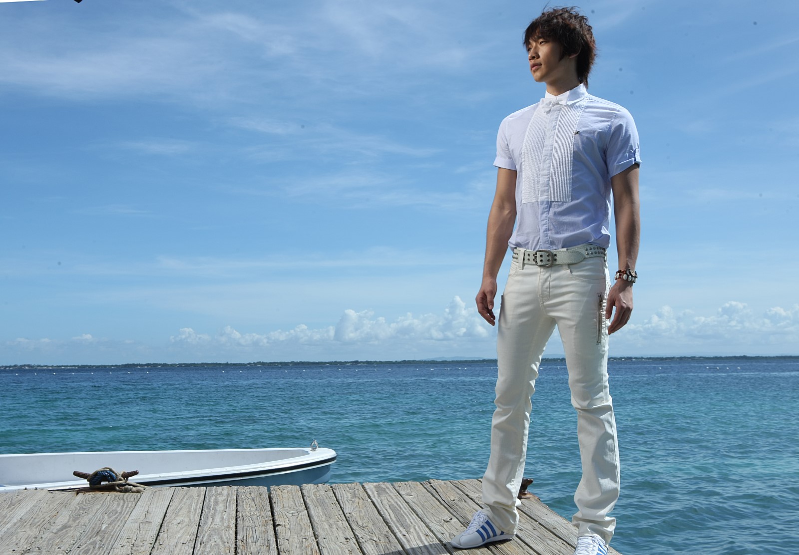  p>郑智薰(rain),1982年6月25日出生于韩国首尔,韩国流行男歌手,演员