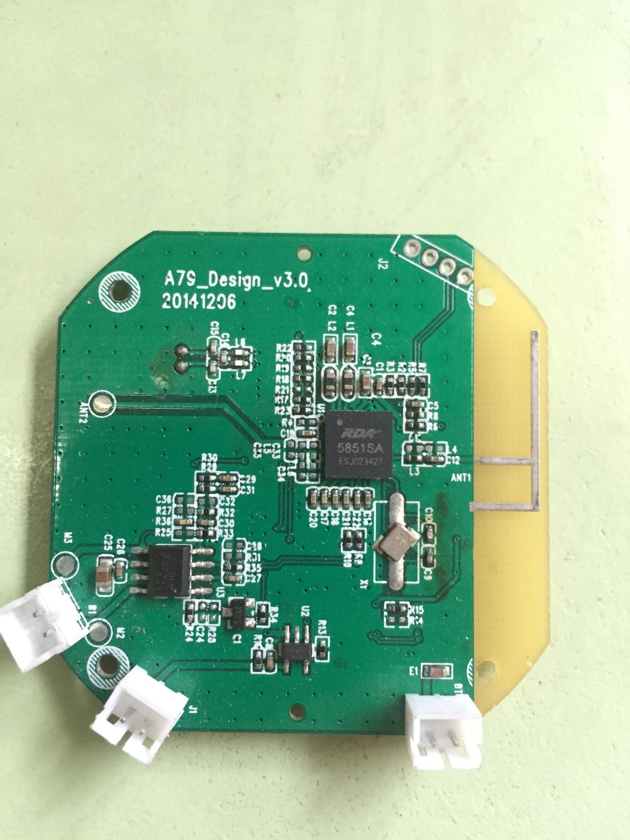 主板是蓝牙音箱构成的主要部件,它包含蓝牙主芯片,音频放大芯片,电源