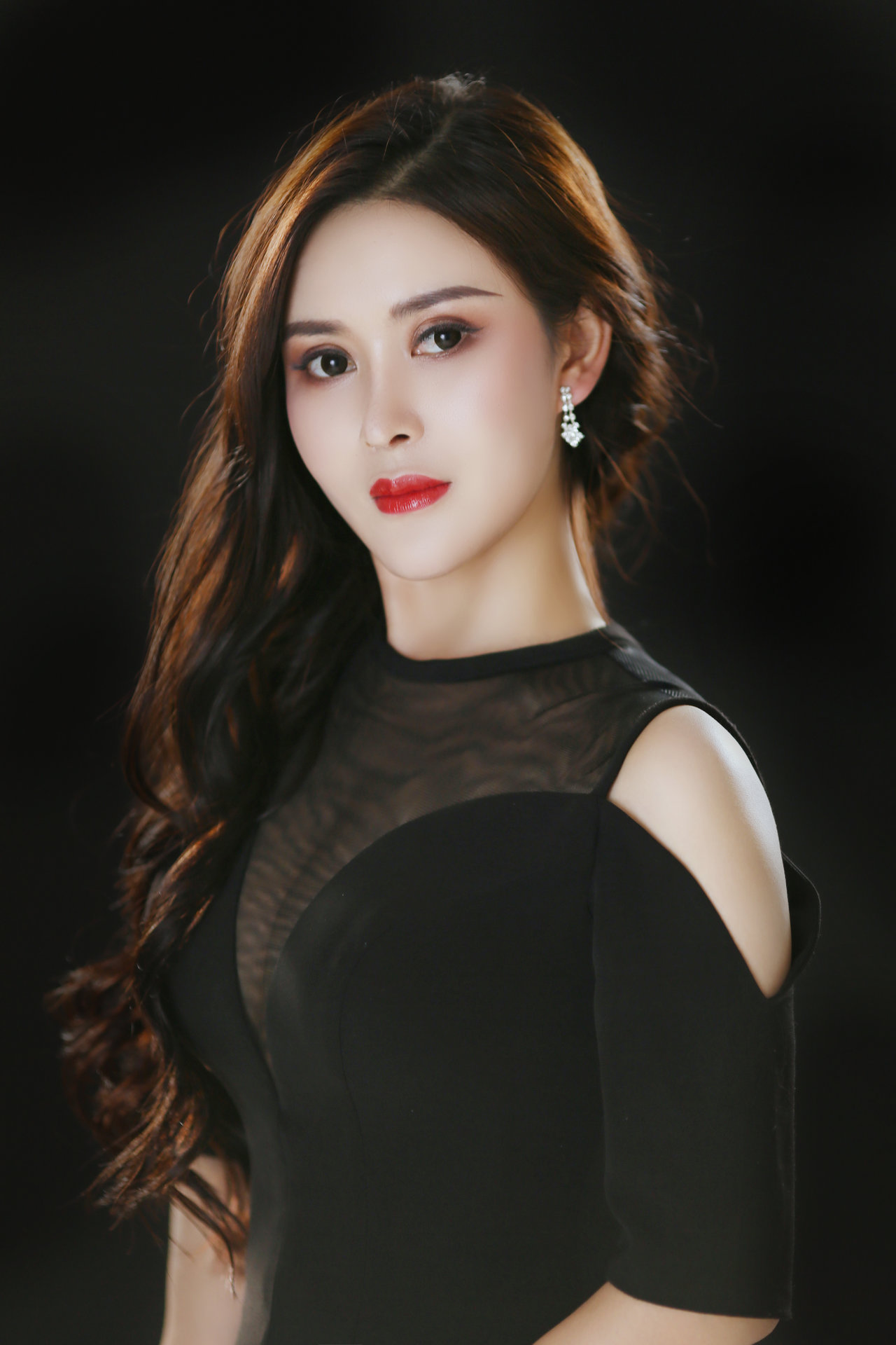 data-id="gnbu5camq4">张书瑶,1988年6月3日出生于陕西省榆林市米脂县