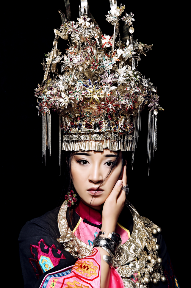  p>杨娟, 土家族,湖北省歌舞剧院,国家一级演员,著名青年歌唱家.